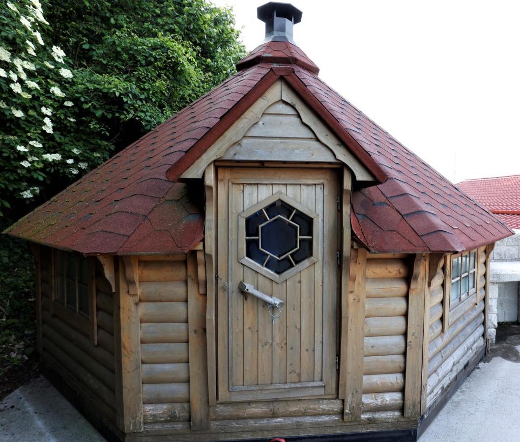 Guesthouse Idila Pod Nanosom Senozece Luaran gambar