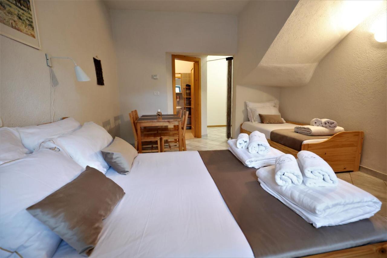 Guesthouse Idila Pod Nanosom Senozece Luaran gambar