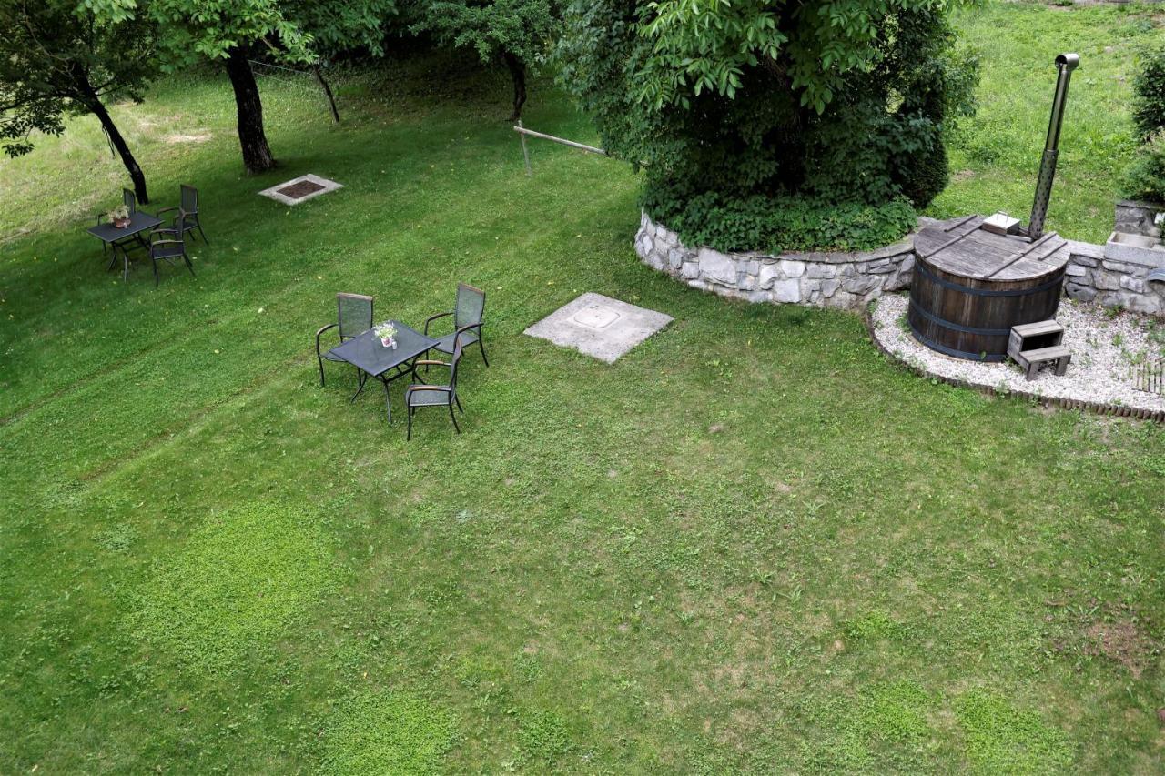 Guesthouse Idila Pod Nanosom Senozece Luaran gambar