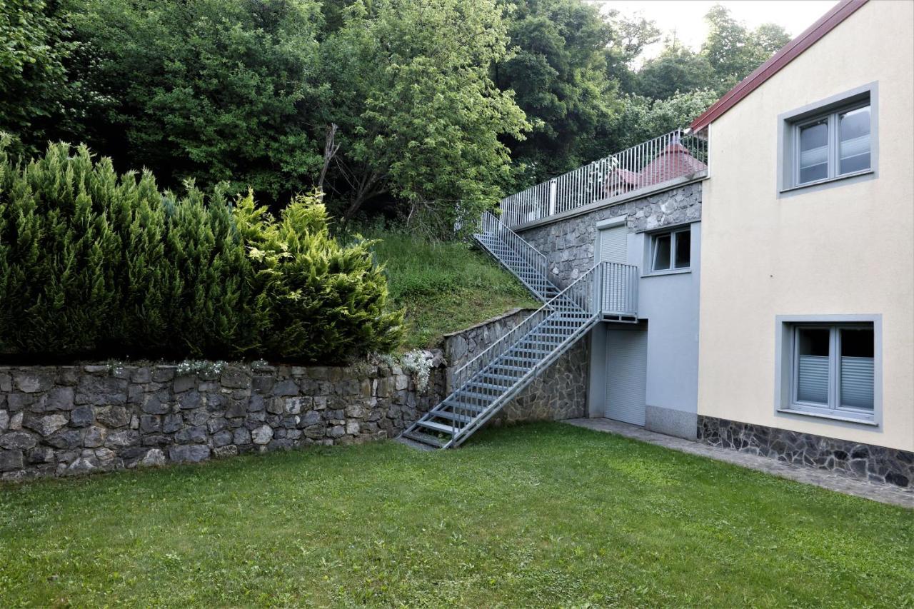 Guesthouse Idila Pod Nanosom Senozece Luaran gambar