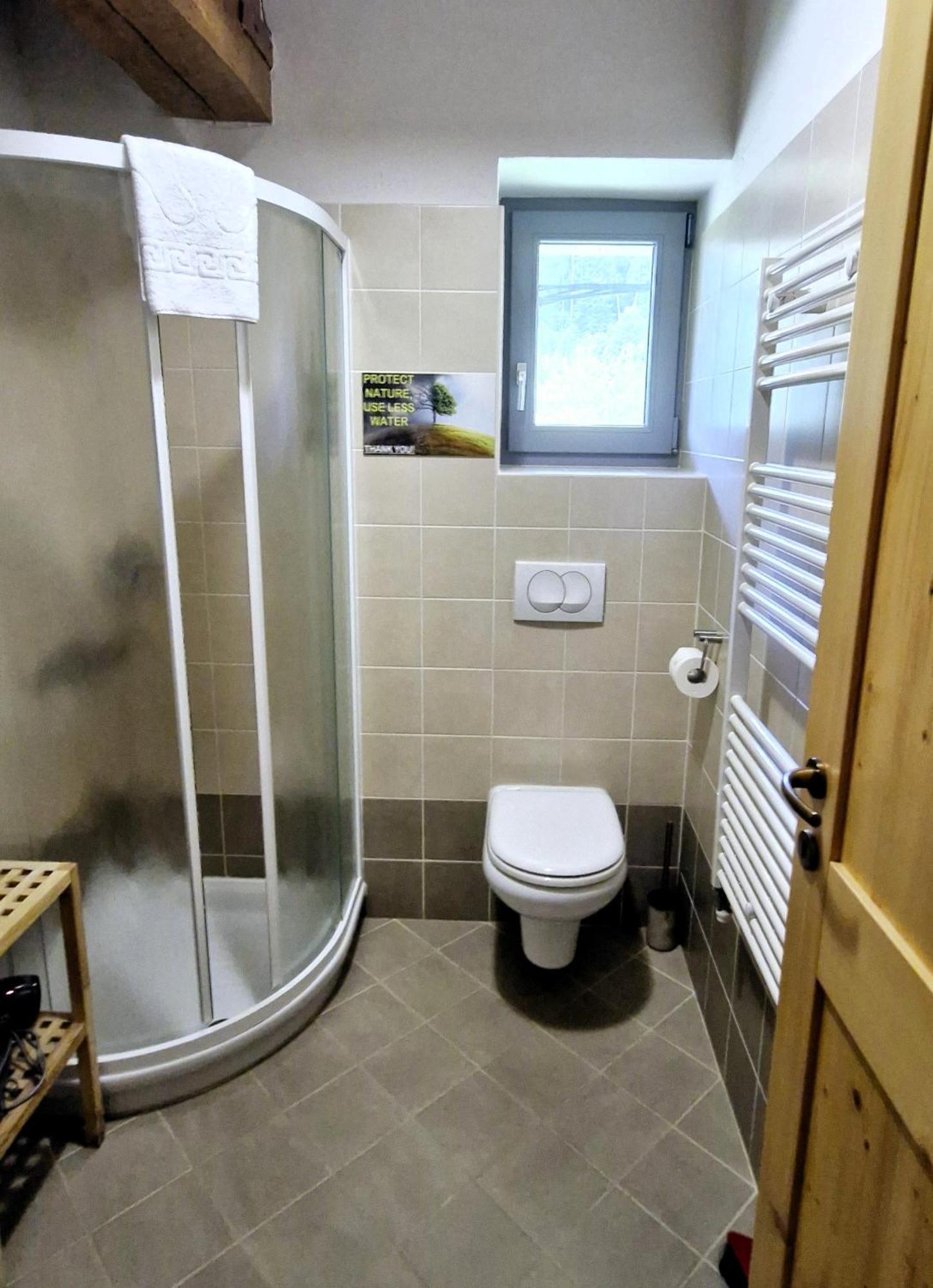 Guesthouse Idila Pod Nanosom Senozece Luaran gambar