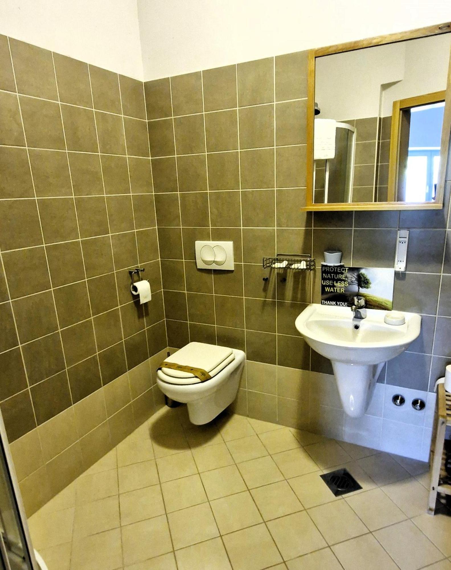 Guesthouse Idila Pod Nanosom Senozece Luaran gambar