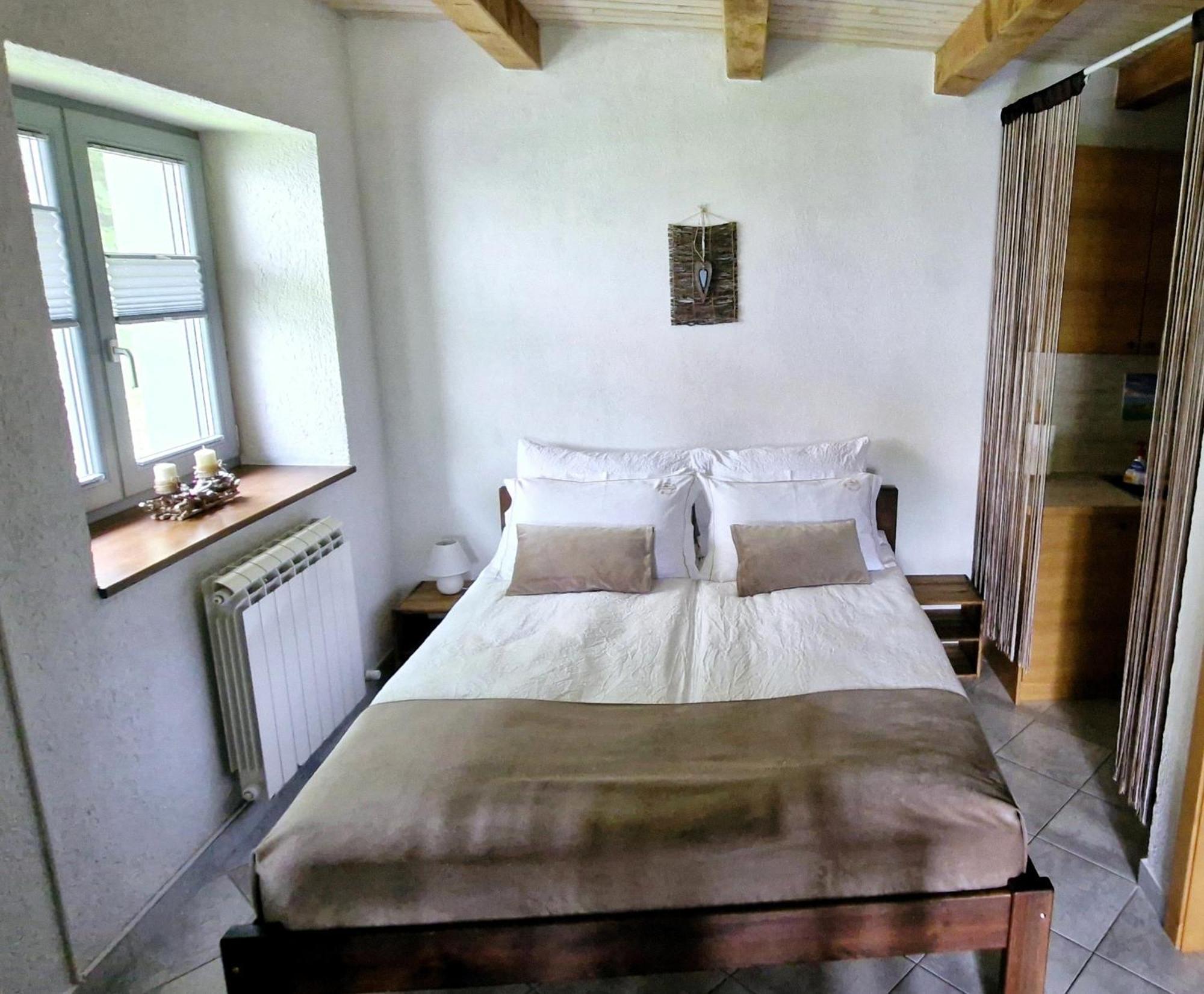 Guesthouse Idila Pod Nanosom Senozece Luaran gambar
