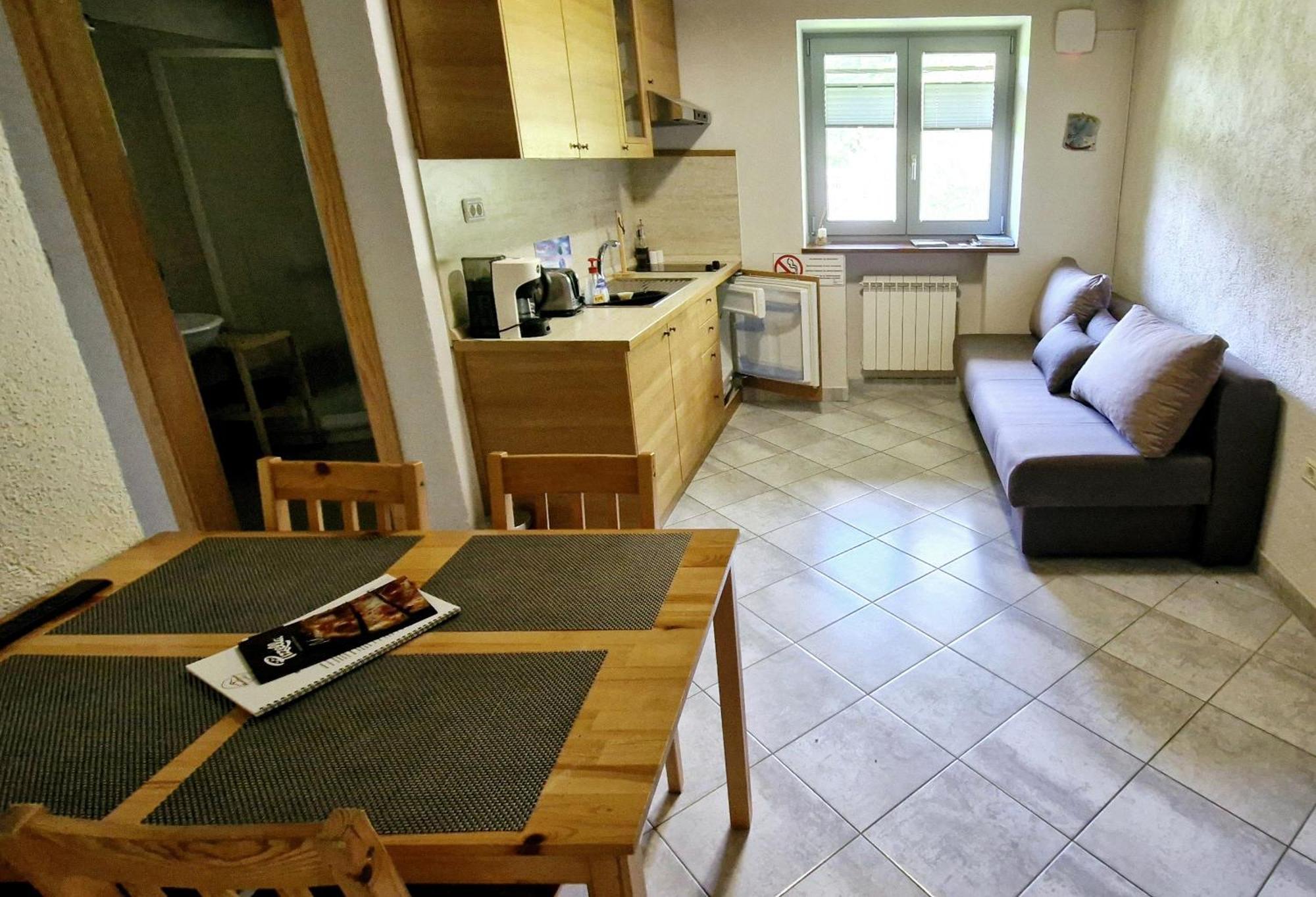 Guesthouse Idila Pod Nanosom Senozece Luaran gambar