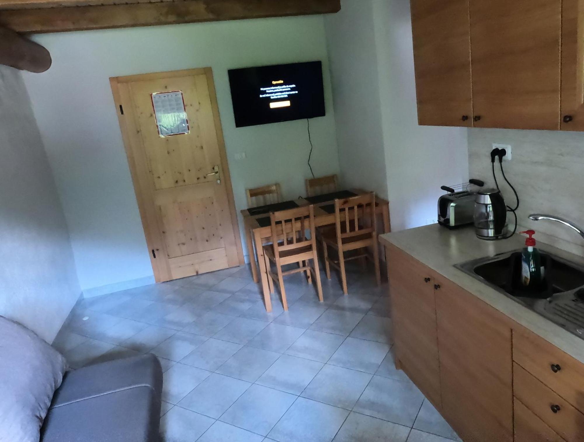 Guesthouse Idila Pod Nanosom Senozece Luaran gambar